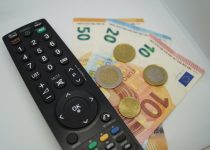Fernseh-Finanzierung in Österreich: Privatsender & ORF kämpfen gegen Internetriesen und um die GIS